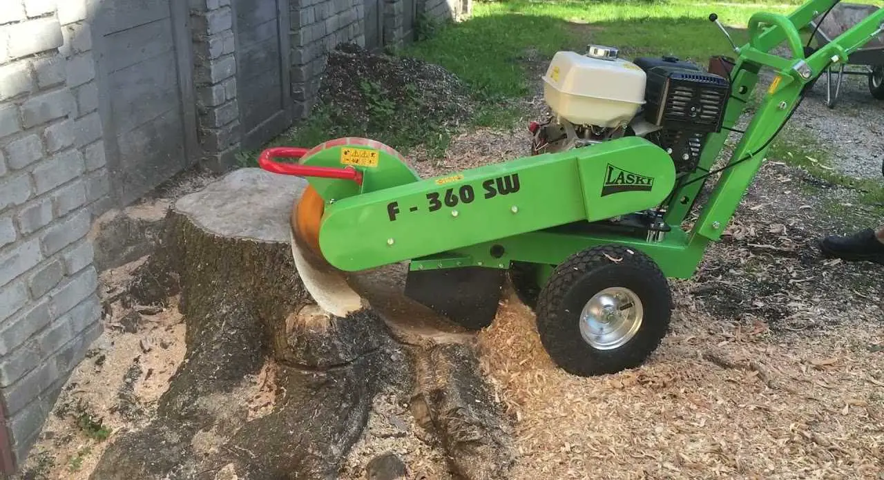 Удаление и измельчение пней